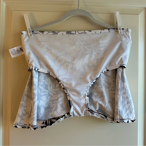 Lands' End Women's Tummy Control Swim Skirt Size: 12 Black Havana Floral - Picture 4 of 4